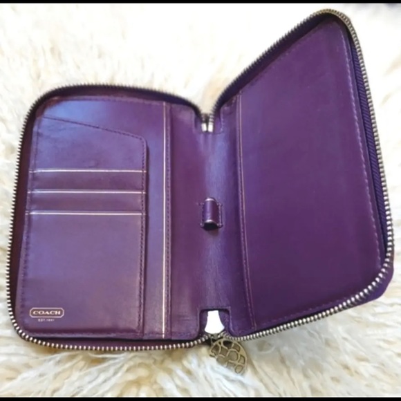 Coach embossed leather planner - Picture 7 of 12